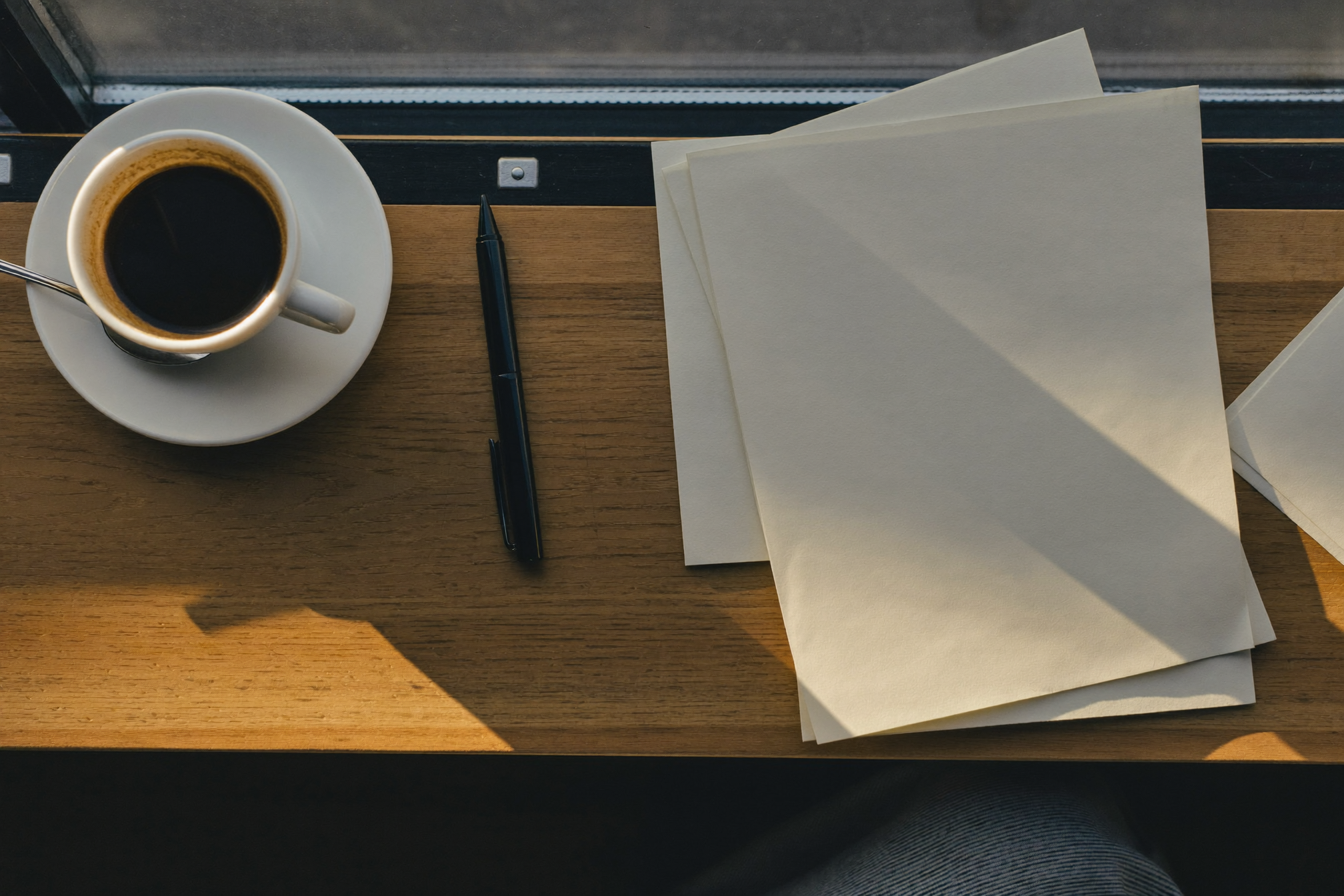 nuet-bord-kaffe-papir